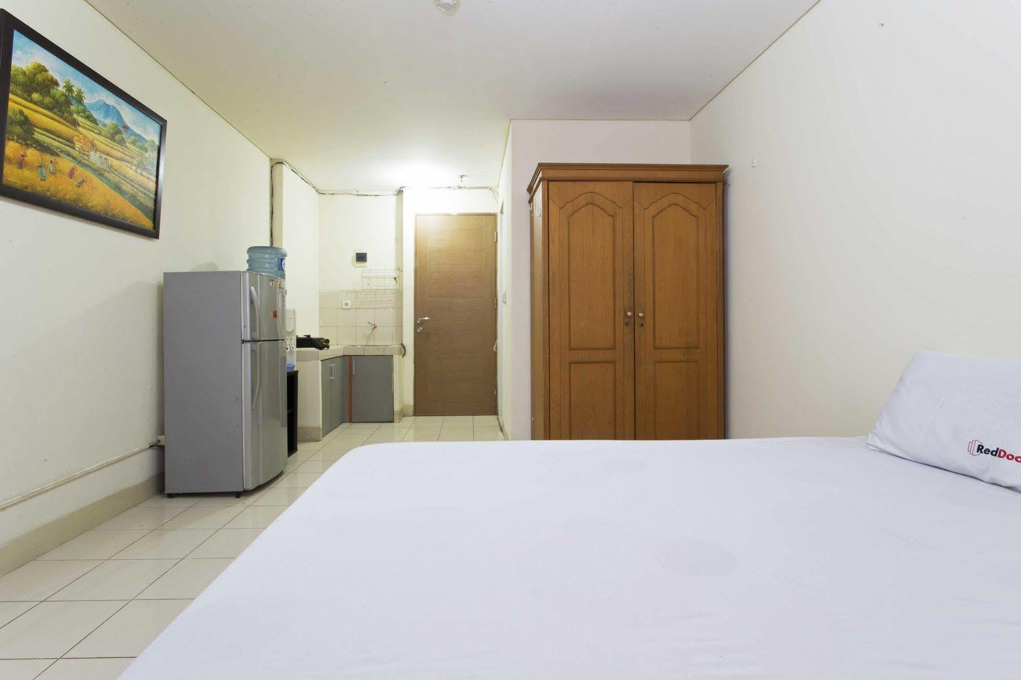 Reddoorz Apartment @ Pulo Gadung จาการ์ตา ภายนอก รูปภาพ