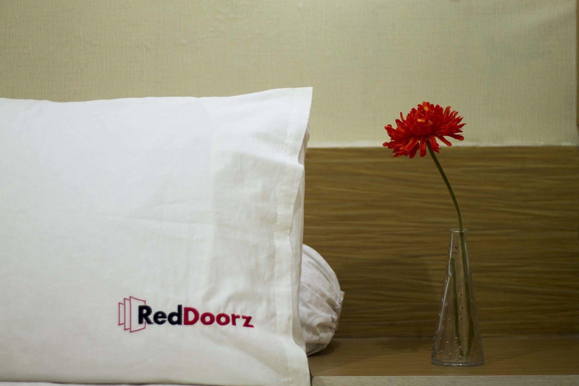Reddoorz Apartment @ Pulo Gadung จาการ์ตา ภายนอก รูปภาพ